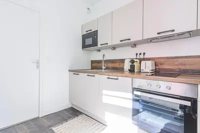 Cuisine ou kitchenette dans l'établissement MM Suites Reims Centre Terasse