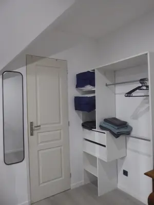 Plan de l'établissement Chambre triple spacieuse pour 3 Adultes avec terrasse privée - Proche Disneyland Paris