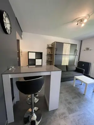 Cuisine ou kitchenette dans l'établissement ZEN T1, 400m centre et lycée Bayen, 1400m gare tout confort