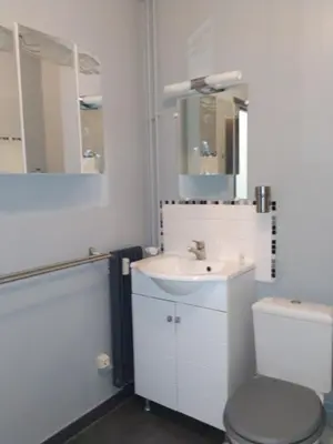 Salle de bains dans l'établissement ZEN T1, 400m centre et lycée Bayen, 1400m gare tout confort