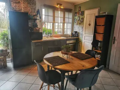 Cuisine ou kitchenette dans l'établissement Gîte Cosy Green