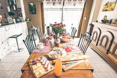 Cuisine ou kitchenette dans l'établissement Chambres d'Hôtes les Colombes