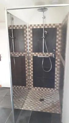 Salle de bains dans l'établissement LE RELAIS