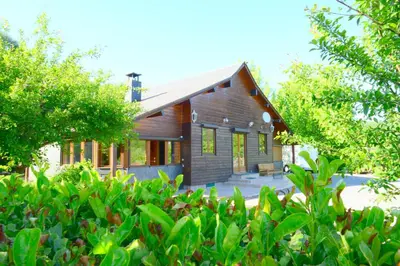 Jardin de l'établissement Maison L'Hirondelle Rustique à Tournavaux