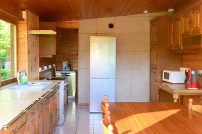 Cuisine ou kitchenette dans l'établissement Maison L'Hirondelle Rustique à Tournavaux