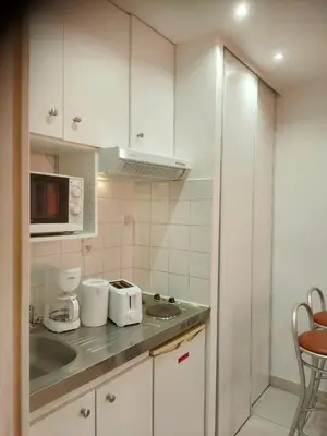 Cuisine ou kitchenette dans l'établissement Rive gauche