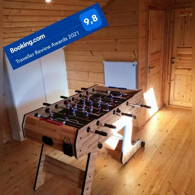 Salle de jeux dans l'établissement Insolite maison bois, wifi, streaming au coeur de l'Argonne et des batailles de Verdun