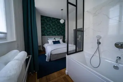 Un ou plusieurs lits dans un hébergement de l'établissement Centre ville - Appartement 3 chambres & Terrasse - La Clé des Sacres