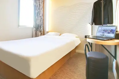 Télévision ou salle de divertissement dans l'établissement B&B HOTEL Reims Bezannes