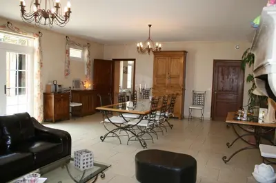 Coin salon dans l'établissement La Closerie des Sacres