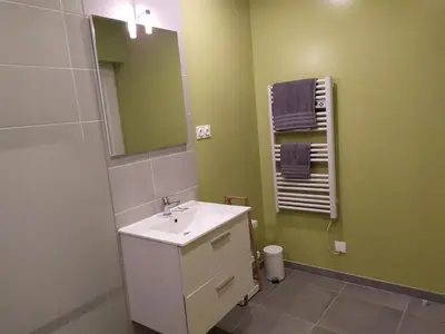 Salle de bains dans l'établissement Studio Les chambres de la source - Milouin