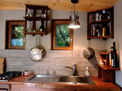 Cuisine ou kitchenette dans l'établissement La Cabane