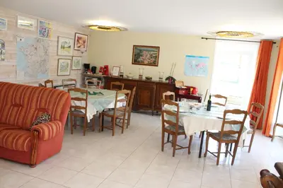 Coin salon dans l'établissement Chambres d'hôtes Aux Portes des Tumuli