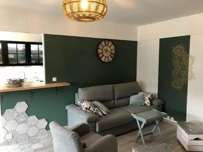 Coin salon dans l'établissement BedinReims luxe wonderful calm in city center, ideal for 2 adults and 3 children free parking