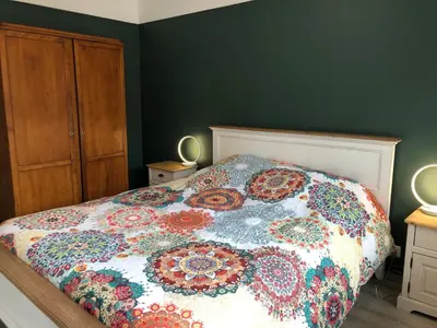 Un ou plusieurs lits dans un hébergement de l'établissement BedinReims luxe wonderful calm in city center, ideal for 2 adults and 3 children free parking