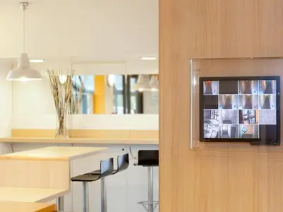 Télévision ou salle de divertissement dans l'établissement ENZO HOTELS 1er PRIX CHARLEVILLE