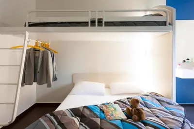 Un ou plusieurs lits dans un hébergement de l'établissement ENZO HOTELS 1er PRIX CHARLEVILLE