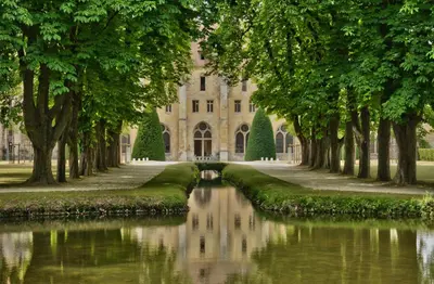 Jardin de l'établissement Les Vieilles Pierres chambres d'hôtes