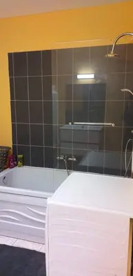 Salle de bains dans l'établissement La Riviera