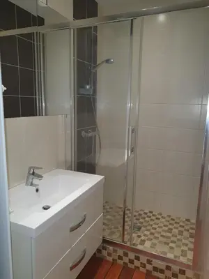 Salle de bains dans l'établissement Chez Camille