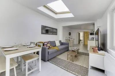 Télévision ou salle de divertissement dans l'établissement Natural chic au coeur de Reims