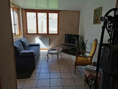 Télévision ou salle de divertissement dans l'établissement le vieux chêne