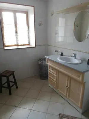 Salle de bains dans l'établissement le vieux chêne