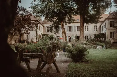 Jardin de l'établissement La Fontaine Racine - Chambres d'hôtes