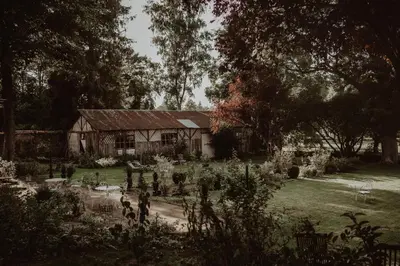 Jardin de l'établissement La Fontaine Racine - Chambres d'hôtes