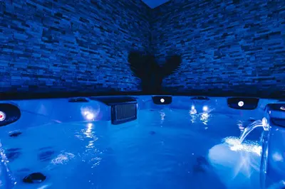 Piscine de l'établissement Art Déco Gare & Spa ou située à proximité