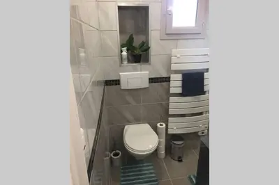 Salle de bains dans l'établissement F2 proche gare et toute commodité