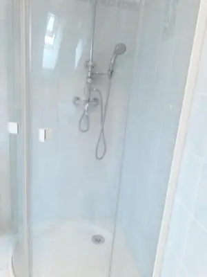 Salle de bains dans l'établissement La Ruche
