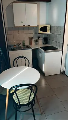 Cuisine ou kitchenette dans l'établissement la chambre de Jade