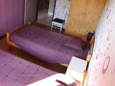 Un ou plusieurs lits dans un hébergement de l'établissement Gîte confortable à Halles-sous-les-Côtes avec cheminée et terrasse - FR-1-585-5