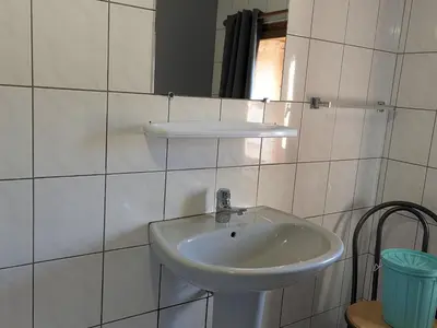 Salle de bains dans l'établissement Charmant gîte rénové en 2015, au cœur de l'Argonne, entre Verdun et Châlons-en-Champagne - FR-1-585-21