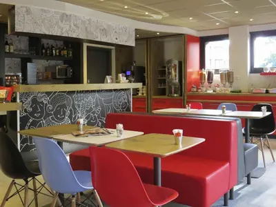Restaurant ou autre lieu de restauration dans l'établissement ibis Soissons