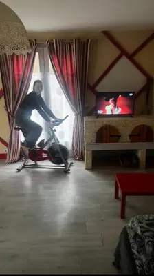 Télévision ou salle de divertissement dans l'établissement le Gite de illian