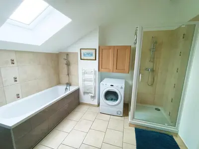 Salle de bains dans l'établissement Magnifique appartement proche centre-ville et gare chemin du barrage
