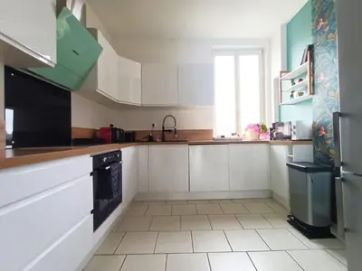 Cuisine ou kitchenette dans l'établissement Magnifique appartement proche centre-ville et gare chemin du barrage