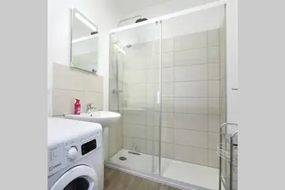 Salle de bains dans l'établissement Heptagone_1