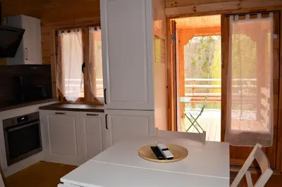 Cuisine ou kitchenette dans l'établissement Les Chalets Du Marais