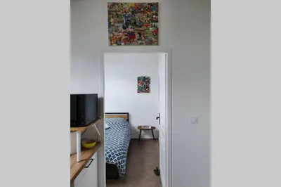 Télévision ou salle de divertissement dans l'établissement Vol de nuit - balade urbaine au centre d'Epernay