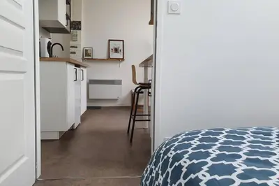 Cuisine ou kitchenette dans l'établissement Vol de nuit - balade urbaine au centre d'Epernay