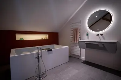 Salle de bains dans l'établissement KRAFFT, centre ville, climatisé, baignoire double - La Clé des Sacres