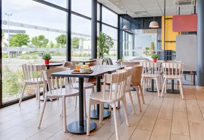 Restaurant ou autre lieu de restauration dans l'établissement B&B HOTEL Reims Croix Blandin