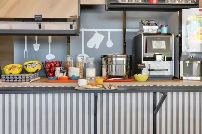 Cuisine ou kitchenette dans l'établissement B&B HOTEL Reims Croix Blandin