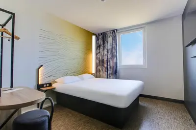 Un ou plusieurs lits dans un hébergement de l'établissement B&B HOTEL Reims Croix Blandin