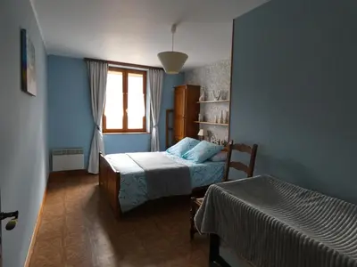 Un ou plusieurs lits dans un hébergement de l'établissement Charmant gîte historique près de Verdun, 3 chambres, cheminée, terrasse, parking, animaux acceptés - FR-1-585-15