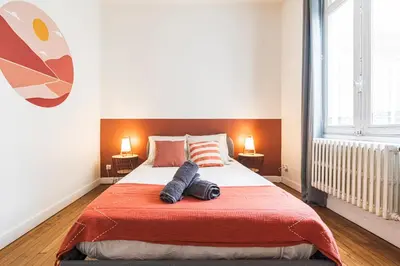 Un ou plusieurs lits dans un hébergement de l'établissement L'haussmannien - Spacieux 4 chambres - Centre - Gare