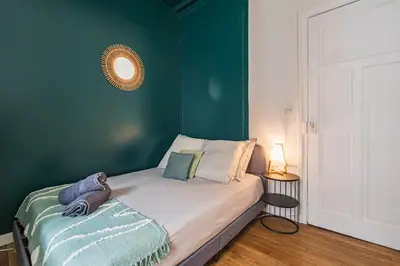 Un ou plusieurs lits dans un hébergement de l'établissement L'haussmannien - Spacieux 4 chambres - Centre - Gare
